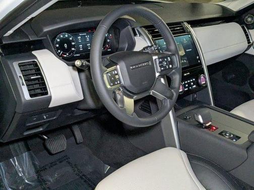 2025 Land Rover Discovery P300 S