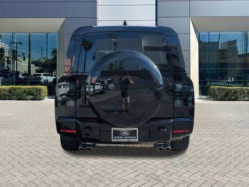 2026 Land Rover Defender P500 V8