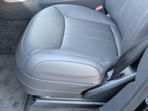 2025 Land Rover Range Rover P400 SE 7 Seat