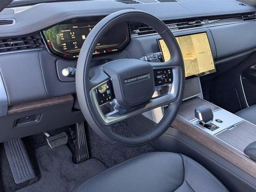 2025 Land Rover Range Rover P400 SE 7 Seat