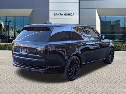 2025 Land Rover Range Rover P400 SE 7 Seat