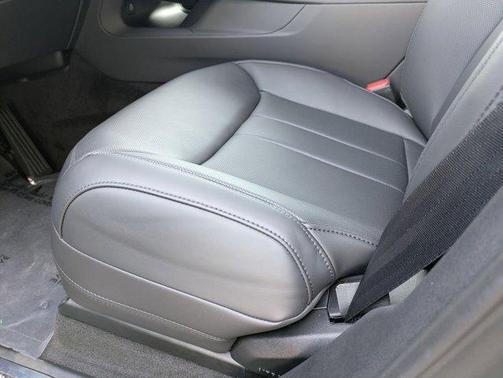 2025 Land Rover Range Rover Sport P360 SE