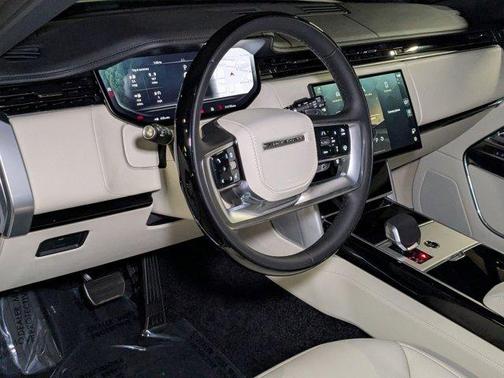 2025 Land Rover Range Rover P400 SE 7 Seat