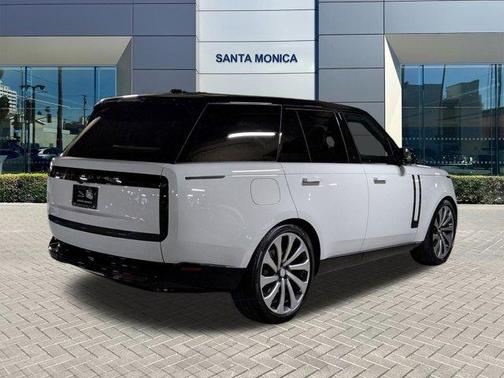 2025 Land Rover Range Rover P530 SE