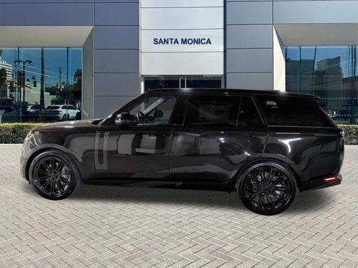 Santorini Black 2026 Land Rover Range Rover P400 SE 7 Seat