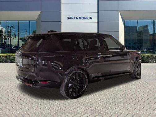 Santorini Black 2026 Land Rover Range Rover P400 SE 7 Seat