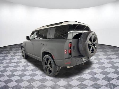 Hakuba Silver 2024 Land Rover Defender P400 X-Dynamic SE