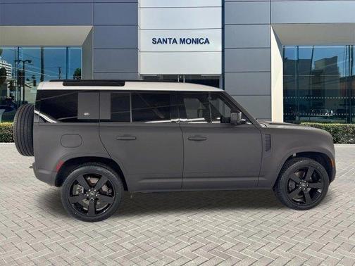 Hakuba Silver 2024 Land Rover Defender P400 X-Dynamic SE