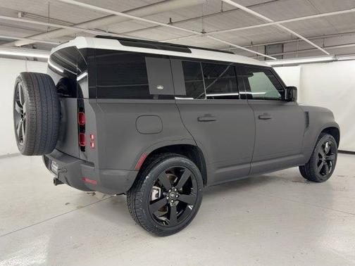 Hakuba Silver 2024 Land Rover Defender P400 X-Dynamic SE
