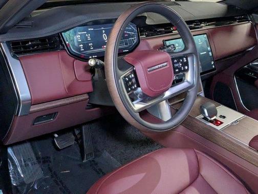 2025 Land Rover Range Rover P530 SE