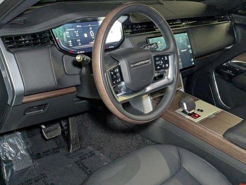 2025 Land Rover Range Rover P530 SE 7 Seat