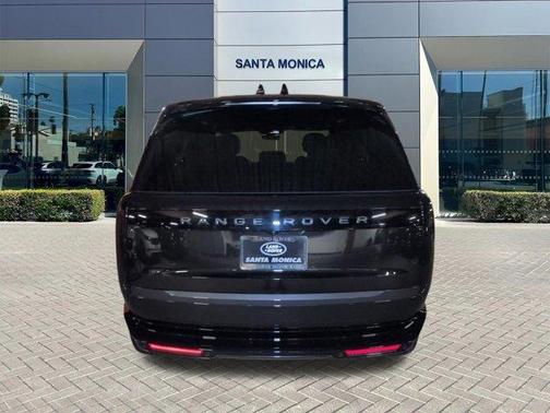 Santorini Black 2026 Land Rover Range Rover P400 SE 7 Seat