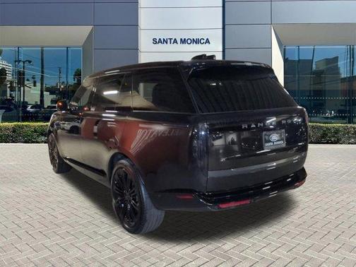 Santorini Black 2026 Land Rover Range Rover P400 SE 7 Seat