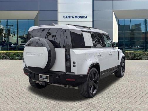 Fuji White 2026 Land Rover Defender P400 X-Dynamic SE