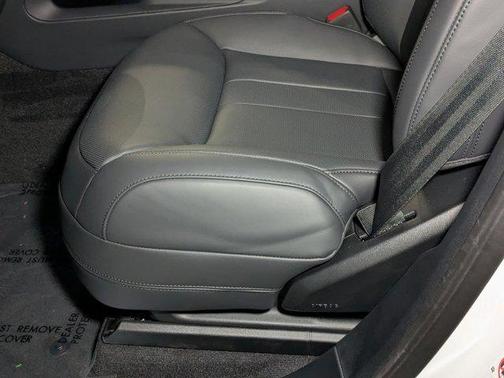 2025 Land Rover Range Rover Sport P360 SE