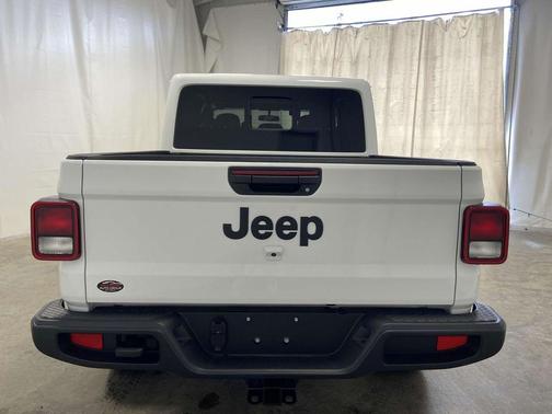 2025 Jeep Gladiator Sport