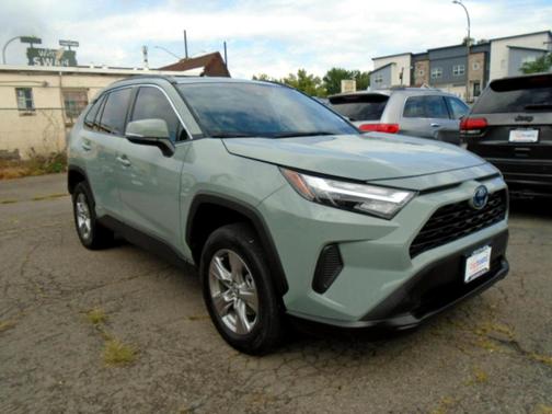 2022 Toyota RAV4 Hybrid XLE