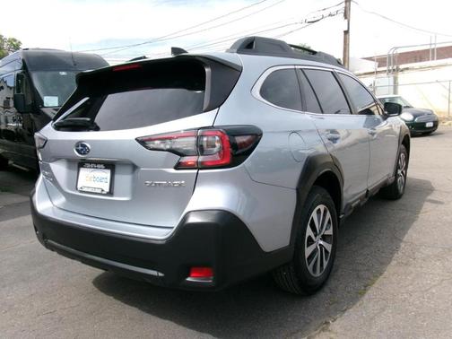 Ice Silver Metallic 2023 Subaru Outback Premium