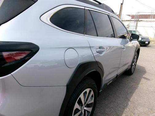 Ice Silver Metallic 2023 Subaru Outback Premium