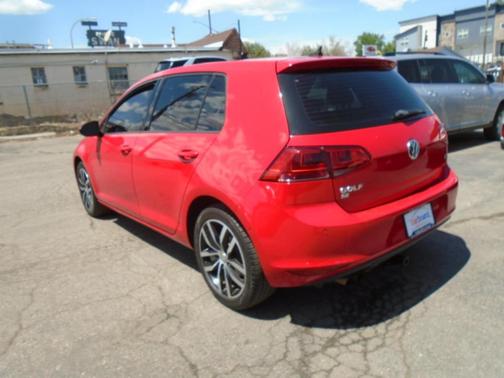 Red 2016 Volkswagen Golf TSI SE 4-Door
