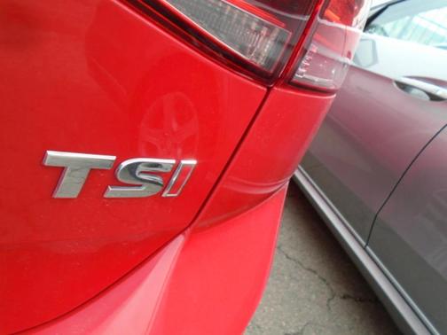 Red 2016 Volkswagen Golf TSI SE 4-Door