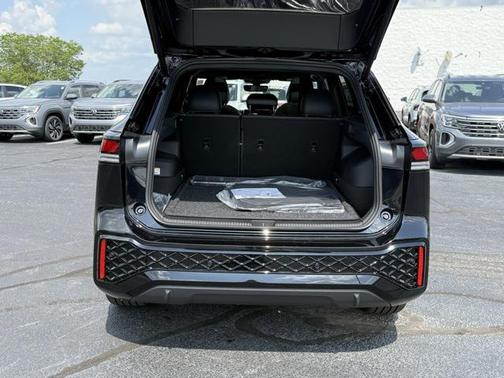 2025 Volkswagen Tiguan 2.0T SE R-Line Black 4MOTION