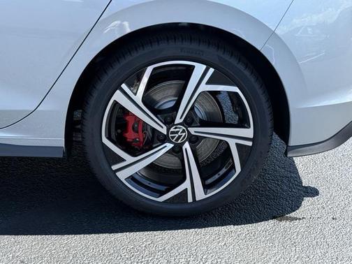 2025 Volkswagen Golf GTI 2.0T SE DSG