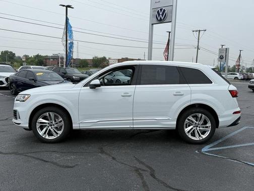 2023 Audi Q7 45 Premium