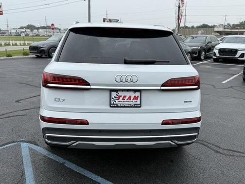 2023 Audi Q7 45 Premium