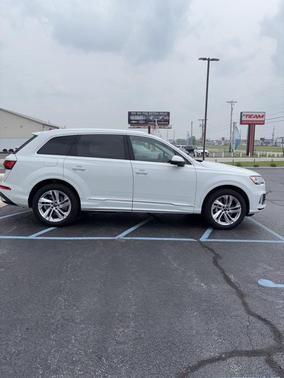 2023 Audi Q7 45 Premium
