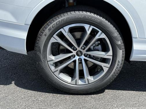 2025 Audi Q7 45 Premium Plus