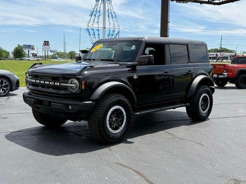 Shadow Black 2023 Ford Bronco Outer Banks