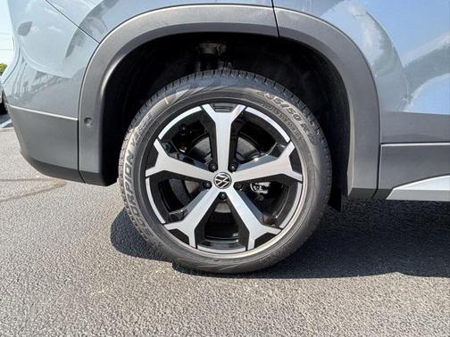 2025 Volkswagen Tiguan 2.0T SE 4MOTION