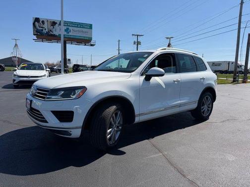 Pure White 2016 Volkswagen Touareg TDI Lux
