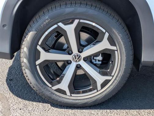 2025 Volkswagen Tiguan 2.0T SE 4MOTION
