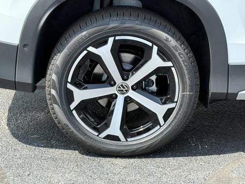 2025 Volkswagen Tiguan 2.0T SE 4MOTION