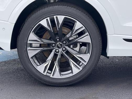 2025 Audi Q8 55 Premium Plus