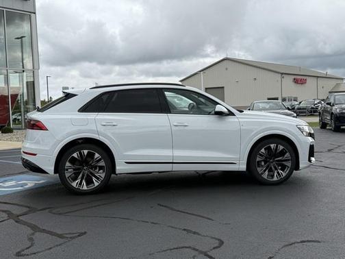 2025 Audi Q8 55 Premium Plus