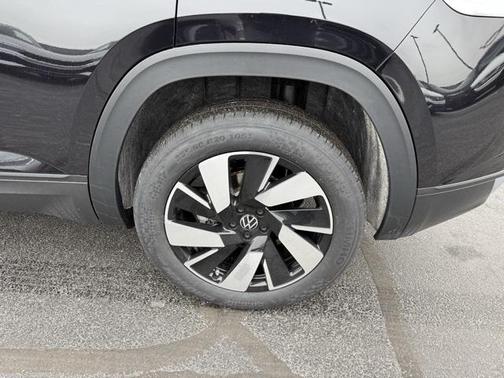 2025 Volkswagen Atlas Cross Sport 2.0T SE w/Technology 4MOTION
