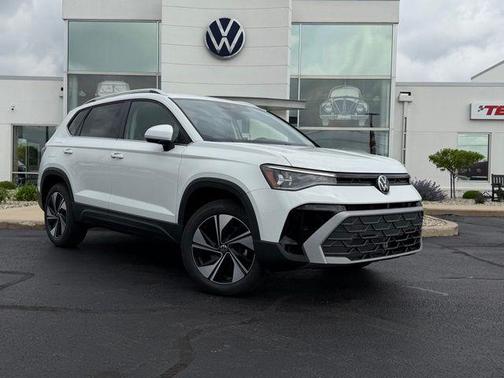 Pure White 2026 Volkswagen Taos SE