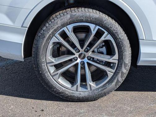 2026 Audi Q7 45 Premium