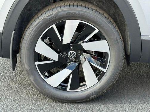 silver mist metallic 2026 Volkswagen Atlas Cross Sport 2.0T SEL