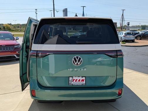 2025 Volkswagen ID. Buzz Pro S Plus with 4MOTION