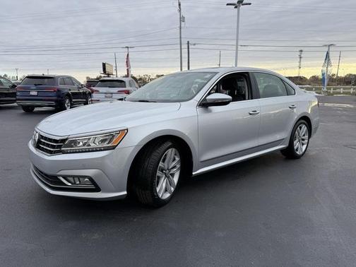 2017 Volkswagen Passat 1.8T SE w/Technology