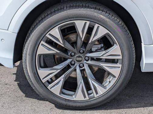 Glacier White Metallic 2026 Audi Q8 55 Premium Plus