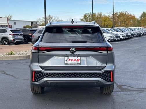 2026 Volkswagen Tiguan 2.0T SE R-Line Black 4MOTION