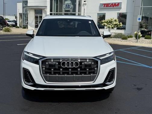 2025 Audi Q7 55 Premium Plus