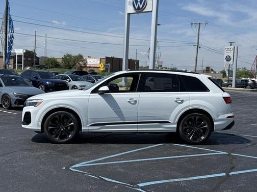 2025 Audi Q7 55 Premium Plus