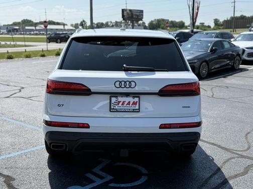 2025 Audi Q7 55 Premium Plus