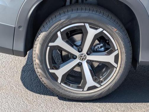 2025 Volkswagen Tiguan 2.0T SE 4MOTION